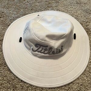 Titleist Pro V1 Footjoy wide brim golf hat